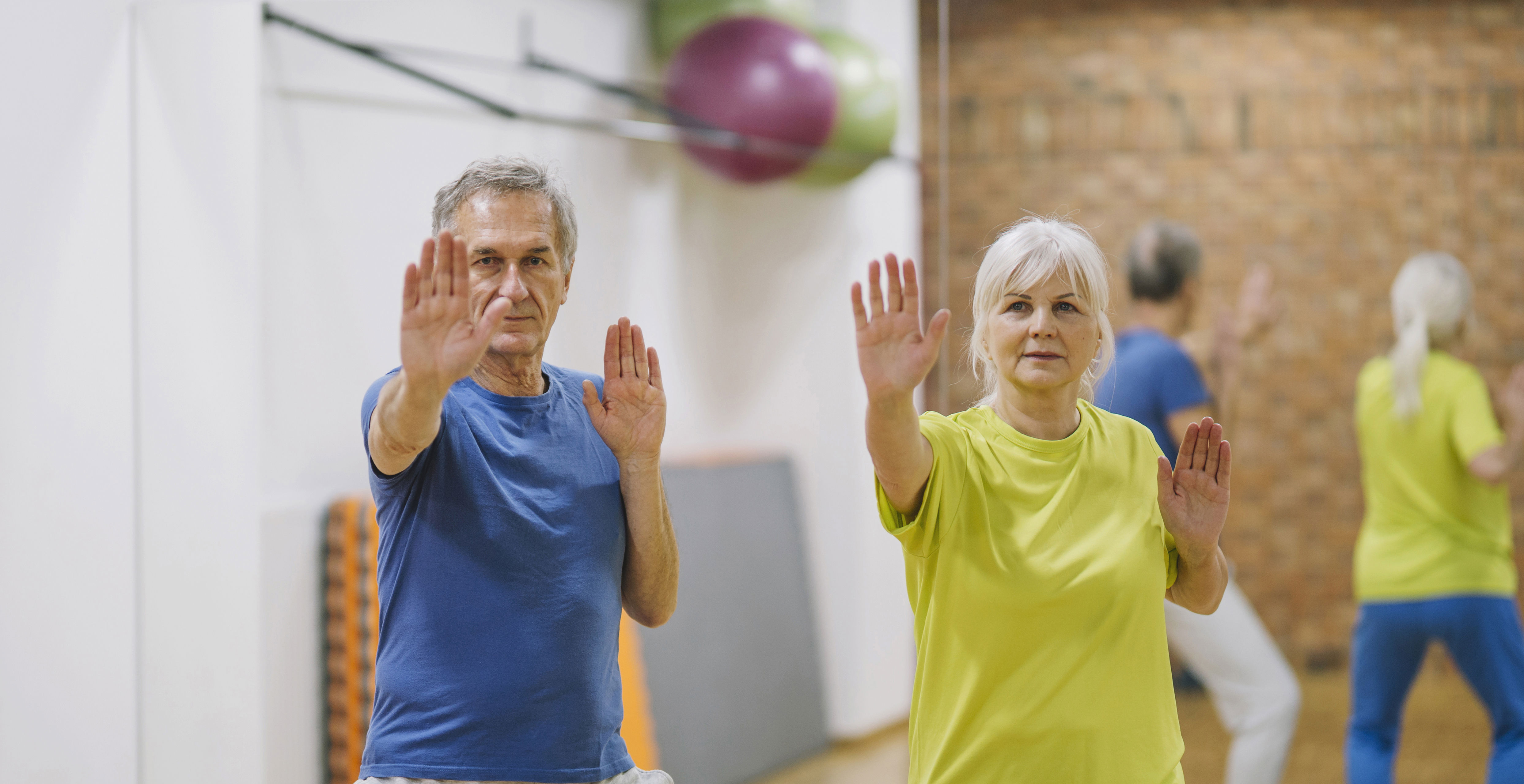 2 voksne der træner