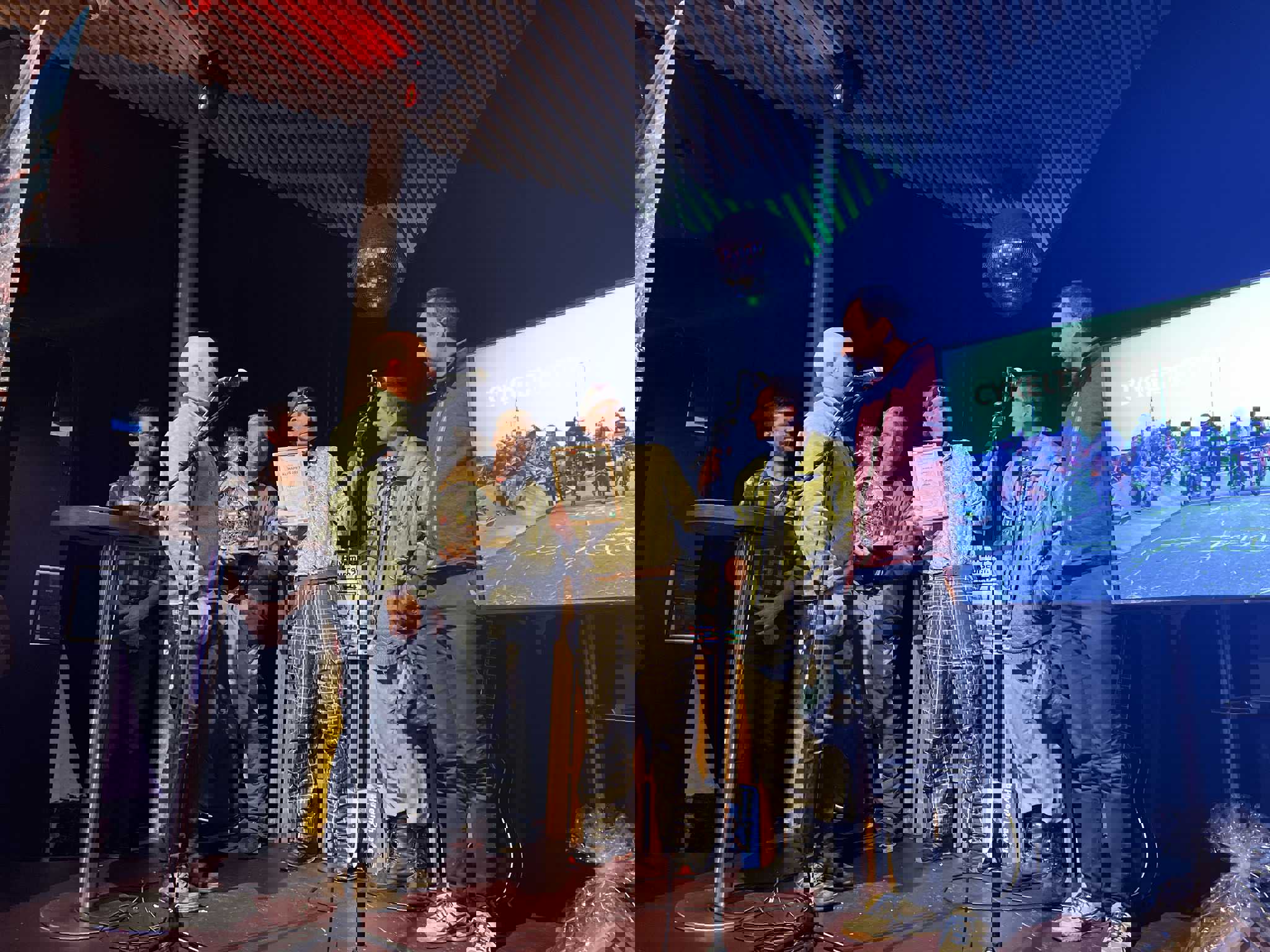 Cykeltutten får overrakt prisen for bedste aktør i civilkategorien i 2023.