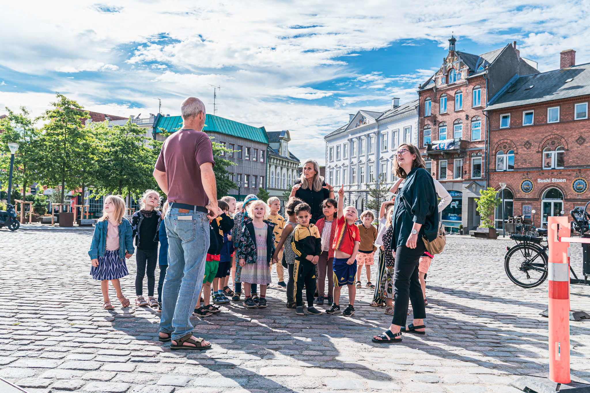 Børn samlet på Torvet i Svendborg