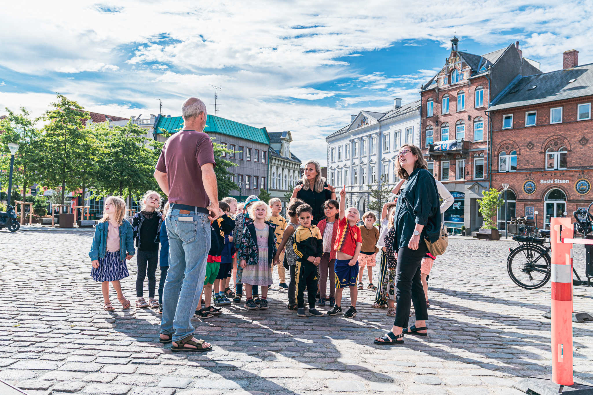 Børn samlet på Torvet i Svendborg