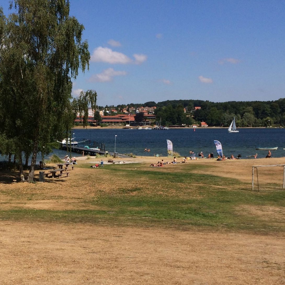 Vindebyøre Strand ligger naturskønt ud til Svendborg Sund på nordspidsen af Tåsinge.