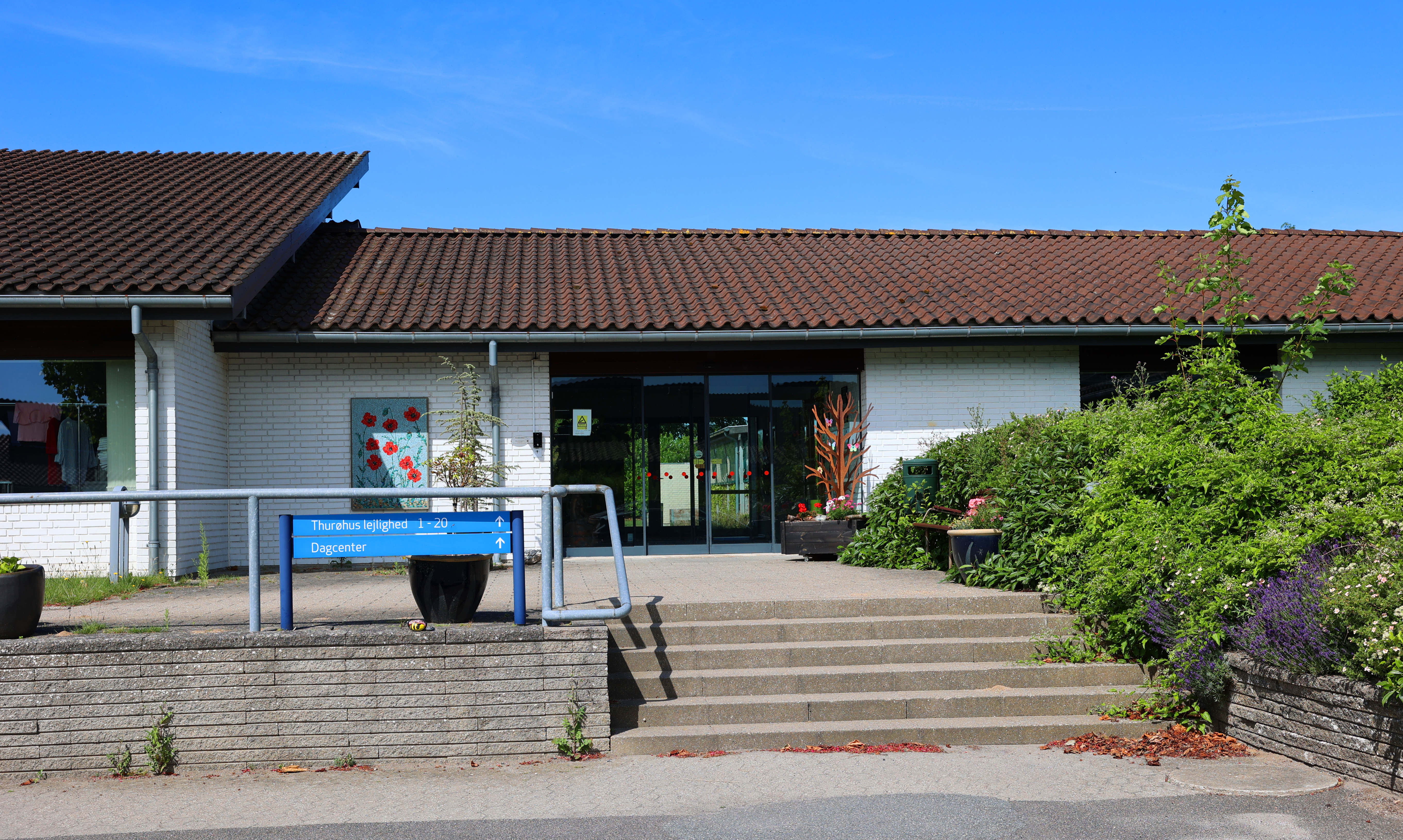 Foto af hovedindgang som anvendes ved adgang til træningscenter.
