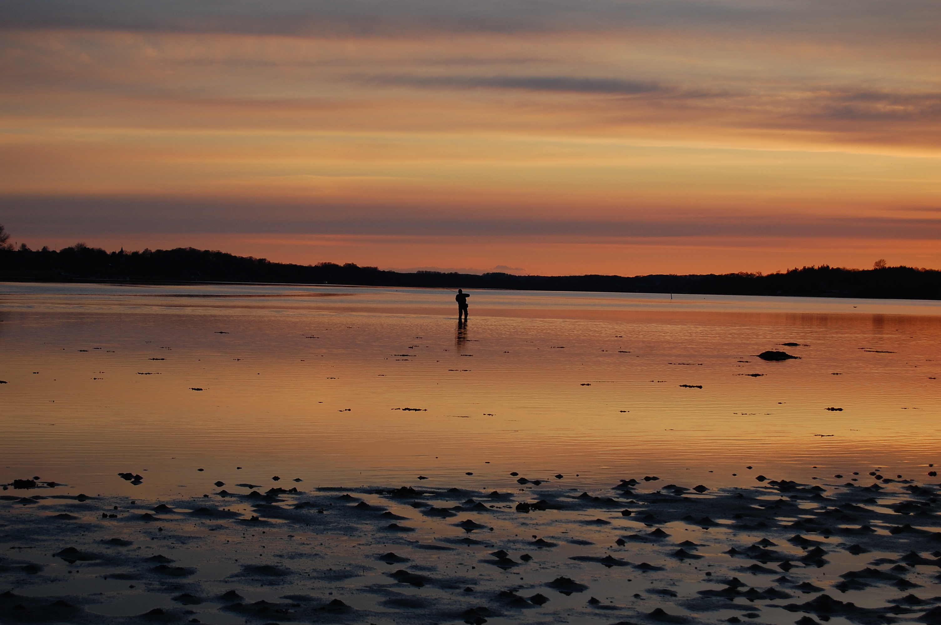 Lystfisker i solnedgangen.