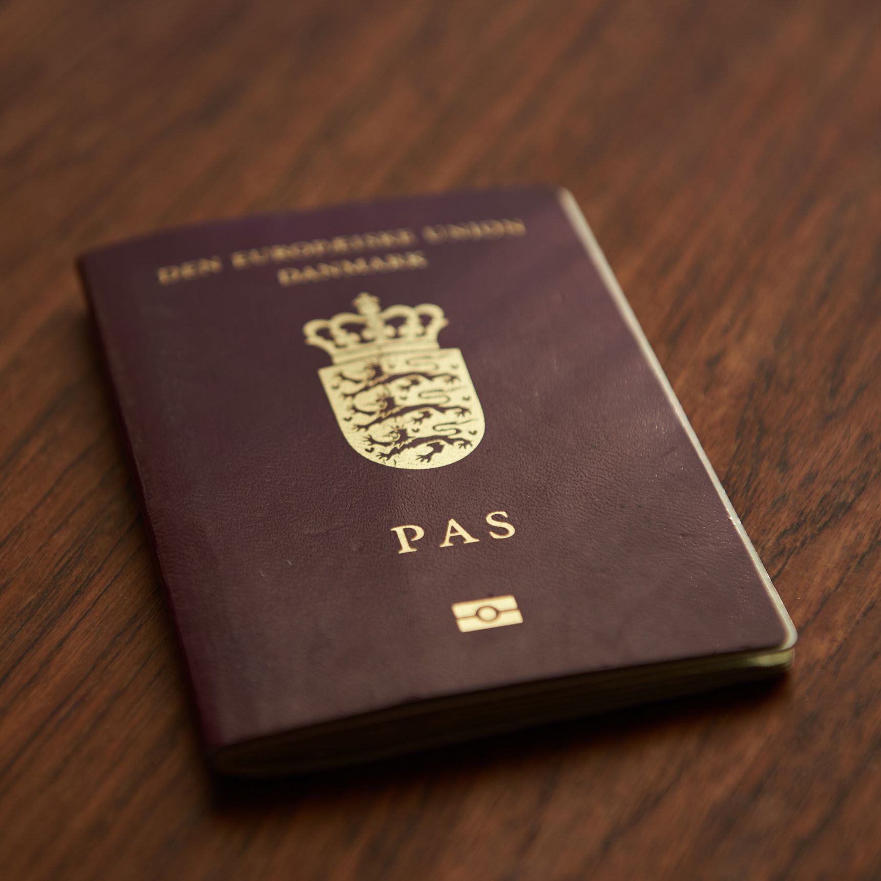 Dansk pas (rødbedefarvet pas)