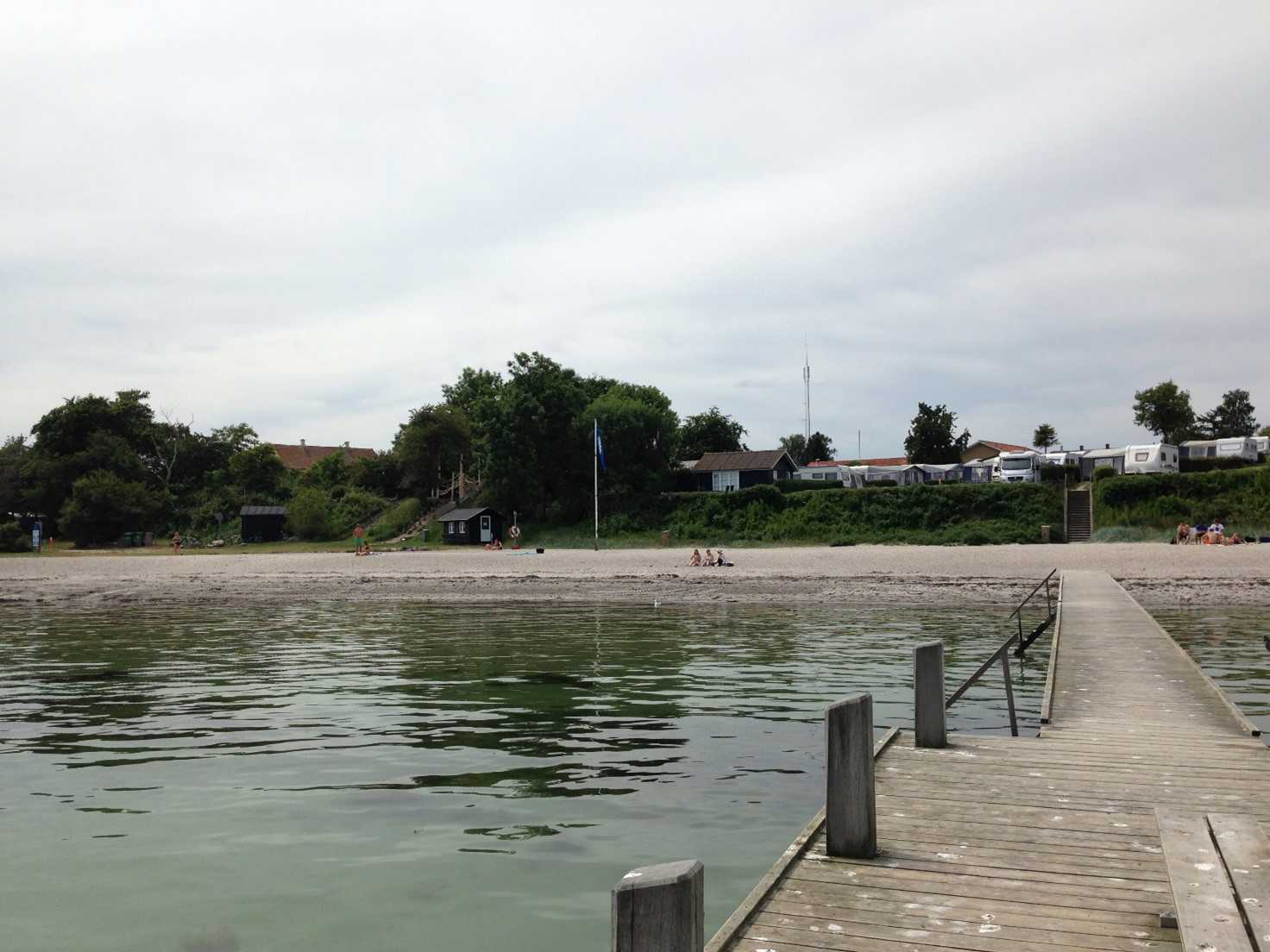 Lundeborg Strand strækker sig fra den lille havneby Lundeborg og ca. 1 km nordpå mod Purreskoven.