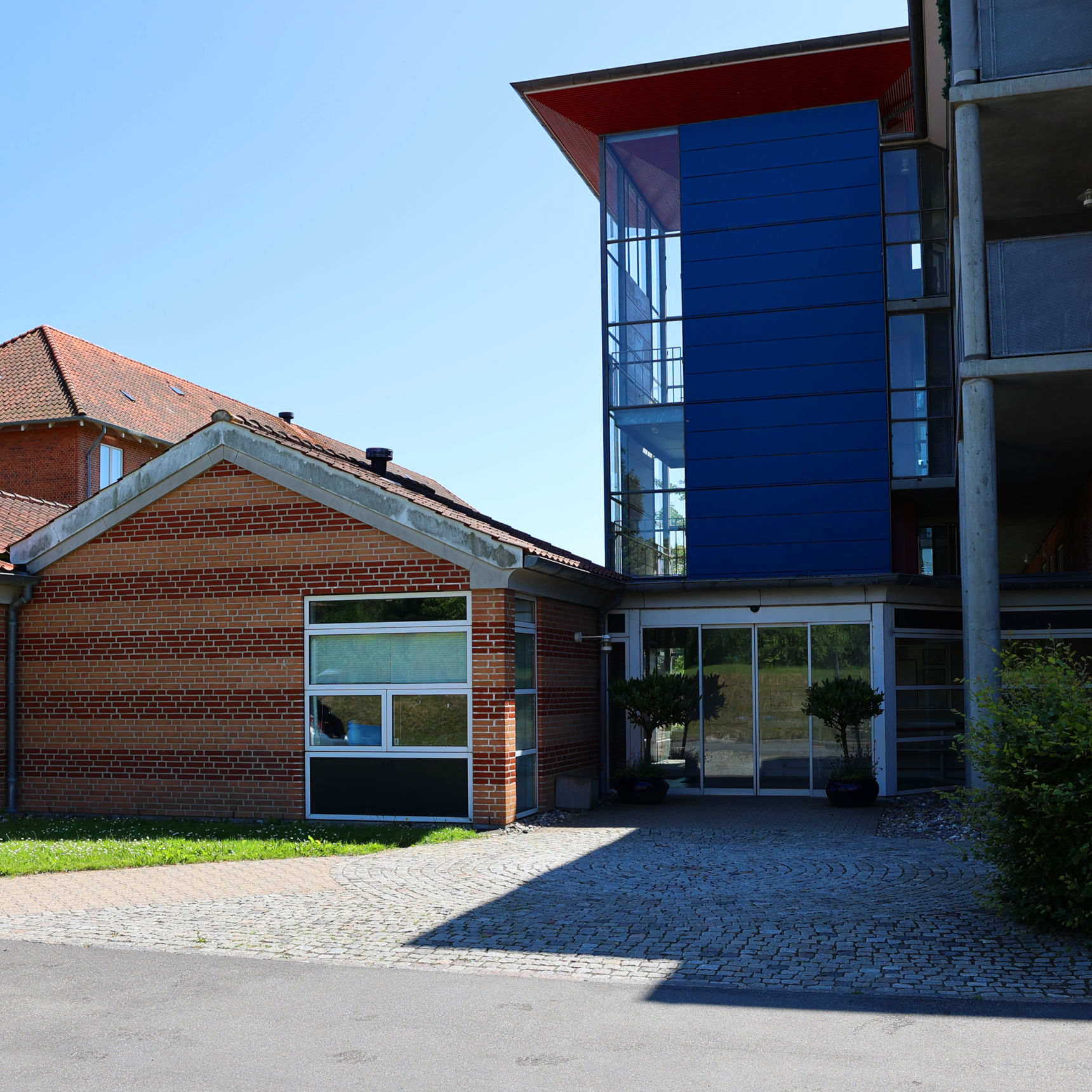 Foto af indgangsparti til Aldersro